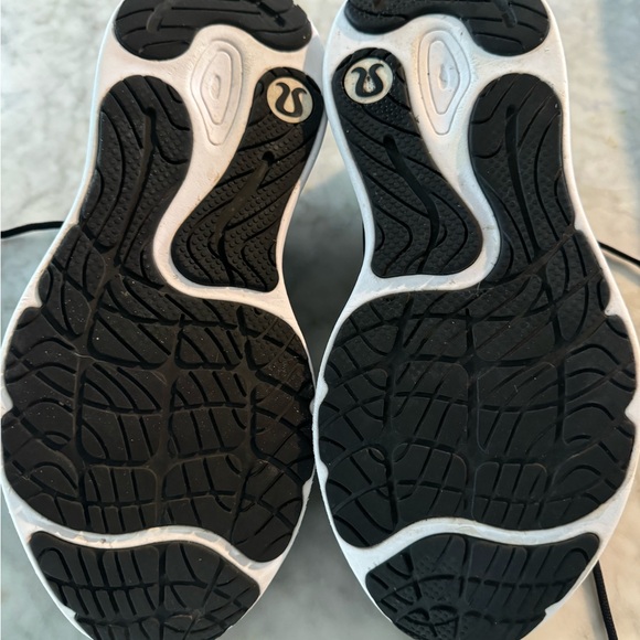 Lululemon Blissfeel Women's
Running Shoe Size 8.5 VGUC - Picture 4 of 6